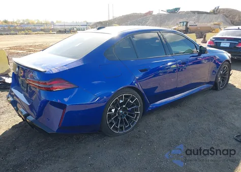 2026 BMW M5 z USA, uszkodzony, nr VIN WBS83FK07TCV81941